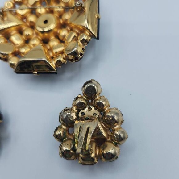 Juliana D & E Round Embellished Brooch & Triangle Clip-on Earrings Set Red - Picture 9 of 13